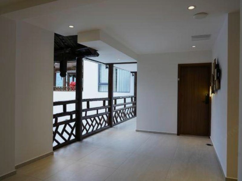 Wangcun Caotang Inn (Furong Town Waterfall)の写真