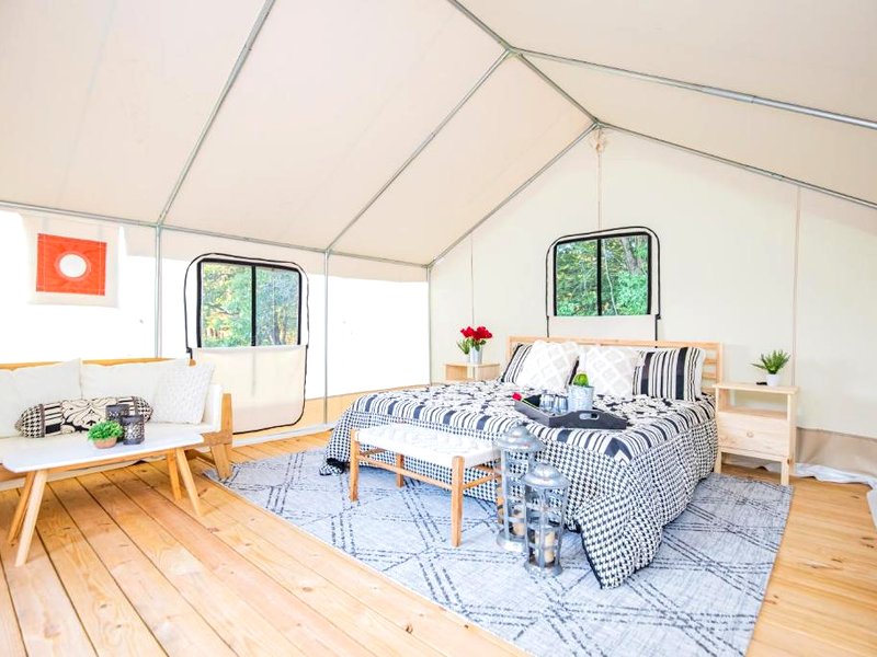 Reserve all 5 tents for the price of 4 - Roaring River Hillsの写真