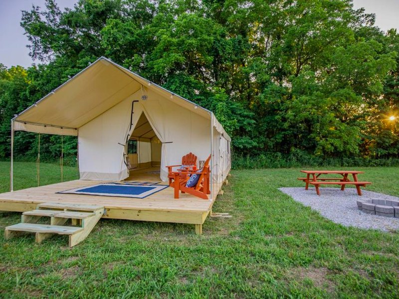 Reserve all 5 tents for the price of 4 - Roaring River Hillsの写真