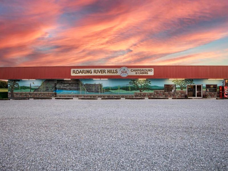 Reserve all 5 tents for the price of 4 - Roaring River Hillsの写真