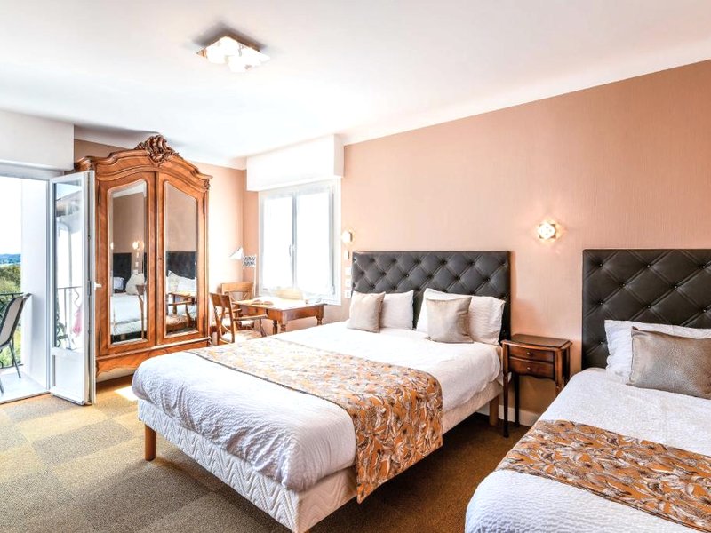 Logis Hotel & Restaurant Aux Tauzinsの写真