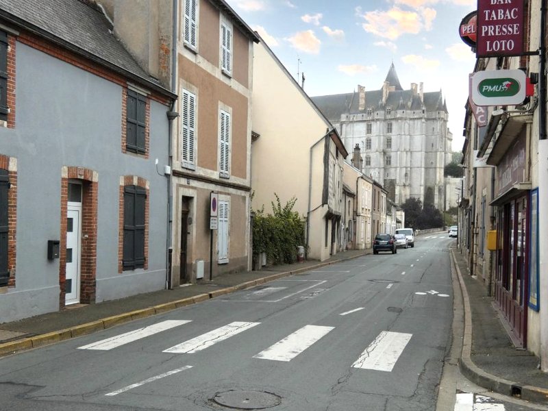 Gîte Châteaudun, 3 pièces, 4 personnes - FR-1-581-115 (Elegante maison de ville avec cour interieure, centre de Chateaudun, proche sites touristiques - FR-)の写真