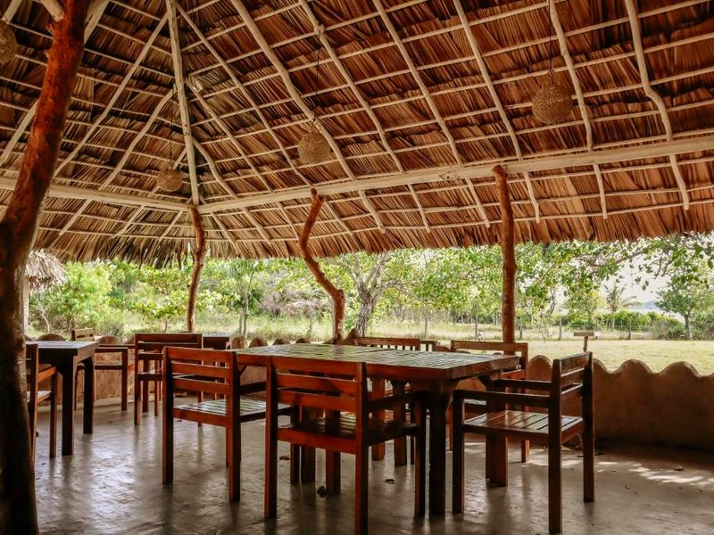 サフロン レイク ヤーラ (Saffron Lake Yala)の写真