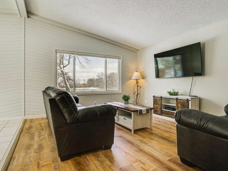 Renovated Blaine Farmhouse with Heated Pole Barn!の写真