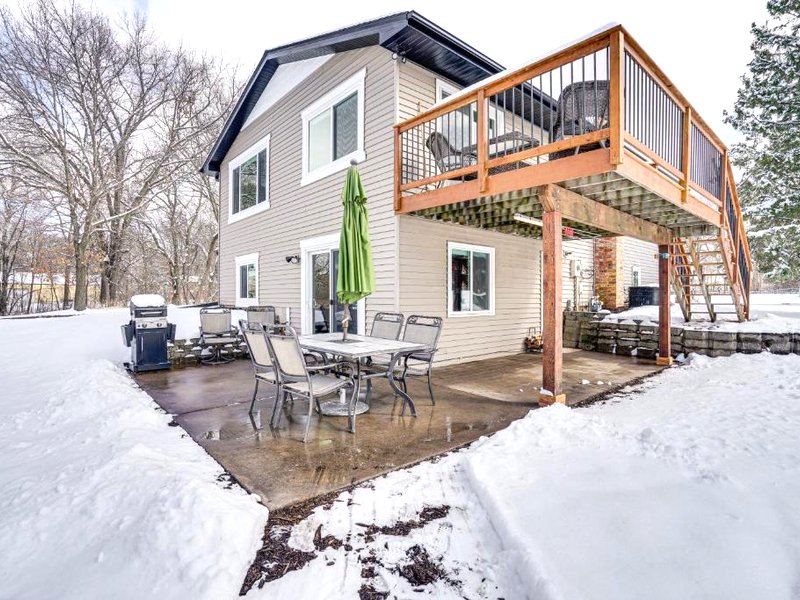 Renovated Blaine Farmhouse with Heated Pole Barn!の写真