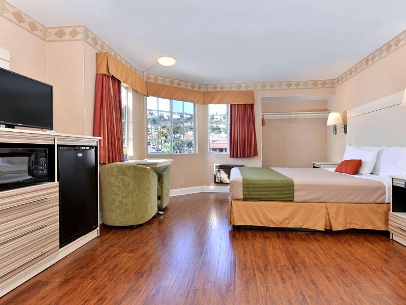 アメリカズ ベスト バリュー イン サン クレメンテ ビーチ (Americas Best Value Inn San Clemente Beach)の写真