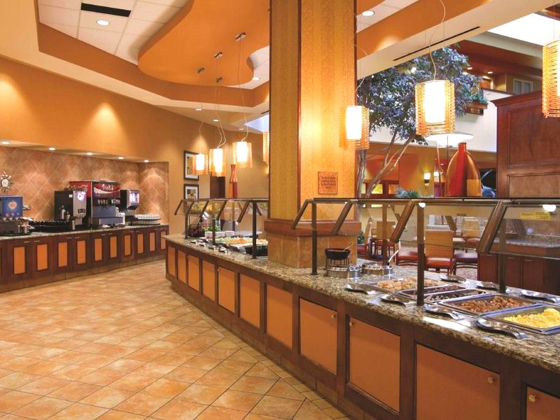 Embassy Suites by Hilton East Peoria Riverfront Hotel & Conference Centerの写真