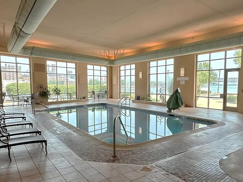 Embassy Suites by Hilton East Peoria Riverfront Hotel & Conference Centerの写真