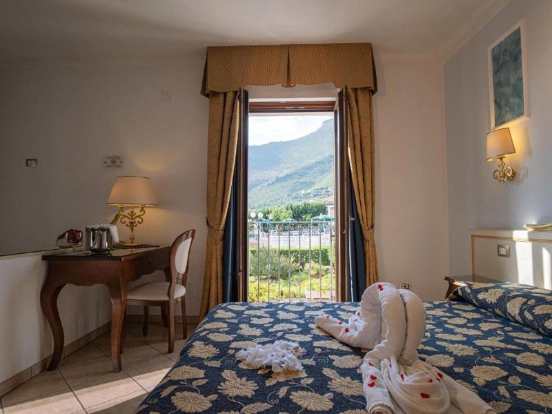 ホテル リストランテ ラ ターナ (Hotel Ristorante Borgo La Tana)の写真