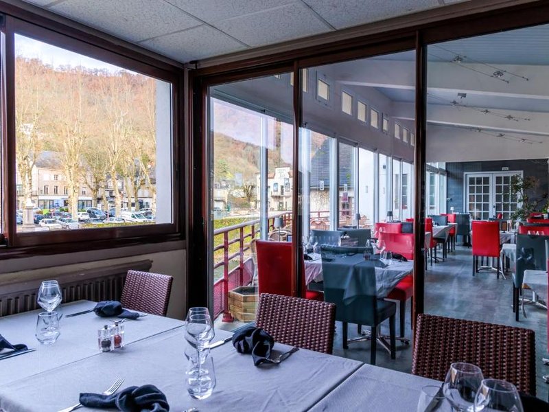Logis Central Hotel - Restaurant & Spaの写真