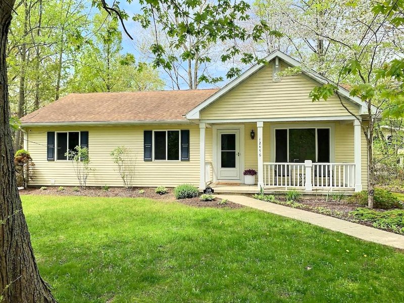 The Sawyer Hideaway - 3BR 2B with Hot Tub & Fire Pit - 5 mins to beachの写真