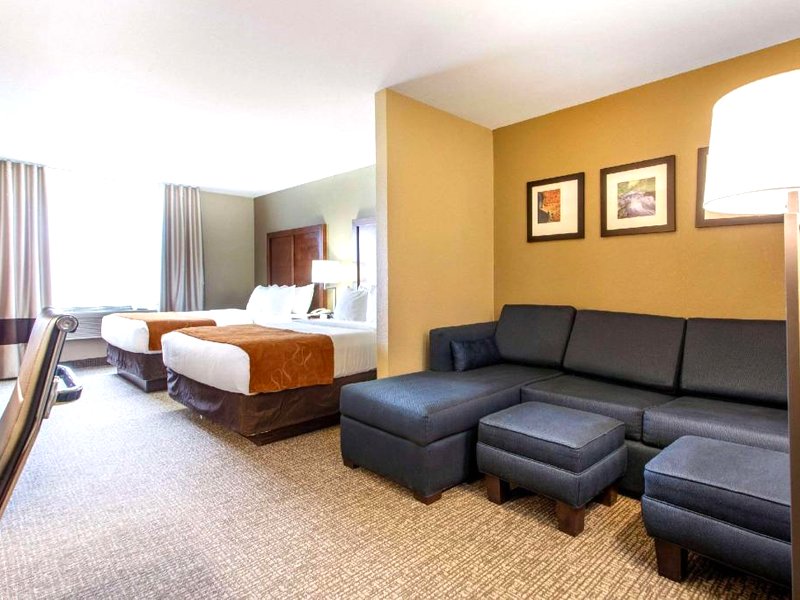 コンフォート スイーツ ジョンソン クリーク カンファレンスセンター (Comfort Suites Johnson Creek Conference Center)の写真