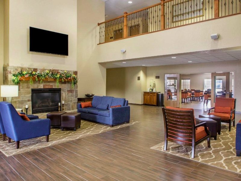 コンフォート スイーツ ジョンソン クリーク カンファレンスセンター (Comfort Suites Johnson Creek Conference Center)の写真