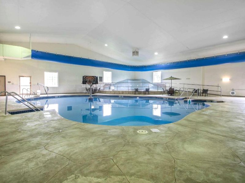 コンフォート スイーツ ジョンソン クリーク カンファレンスセンター (Comfort Suites Johnson Creek Conference Center)の写真