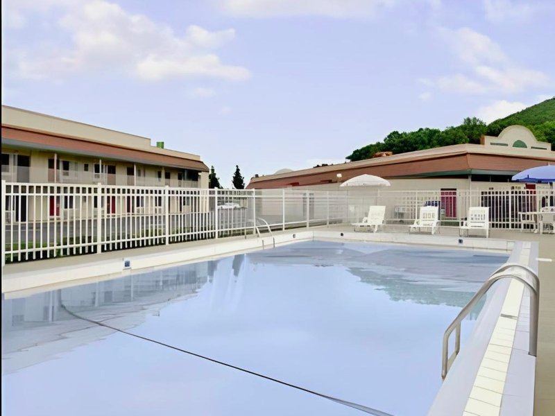 アメリカズ ベスト バリュー イン マリオン NC (Americas Best Value Inn Marion, NC)の写真