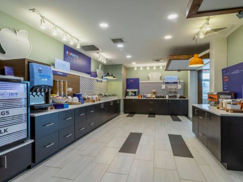 Holiday Inn Express And Suites Marion By IHGの写真