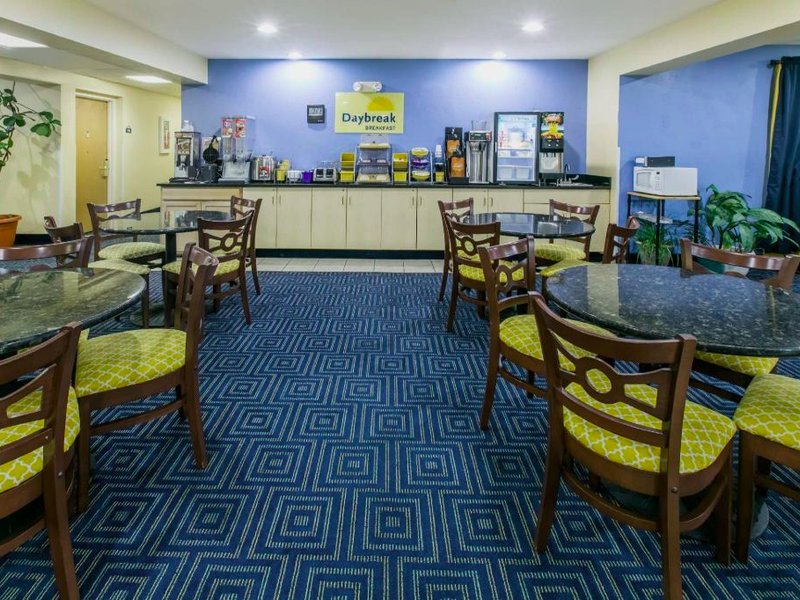 デイズ イン&スイーツ バイ ウィンダム プライアー (Days Inn & Suites by Wyndham Pryor)の写真