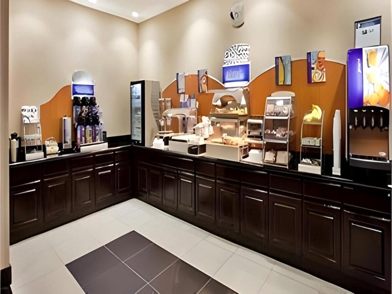 Holiday Inn Express Hotel & Suites Pryor By IHGの写真