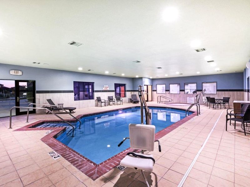 Holiday Inn Express Hotel & Suites Pryor By IHGの写真