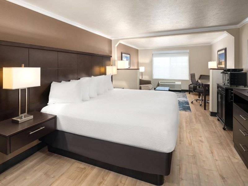 Ramada by Wyndham Moses Lakeの写真