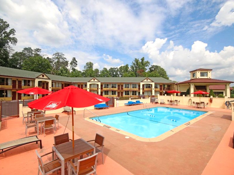 アメリカズ ベスト バリュー イン パイロット マウンテン (Americas Best Value Inn Pilot Mountain)の写真