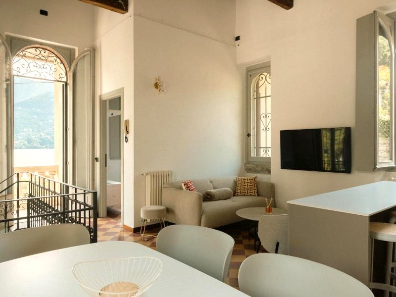 Villa Locana con Jacuzzi e vista lagoの写真