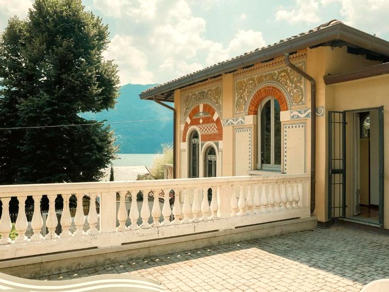 Villa Locana con Jacuzzi e vista lagoの写真