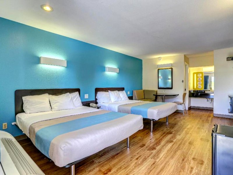 Motel 6 Dickson, TNの写真