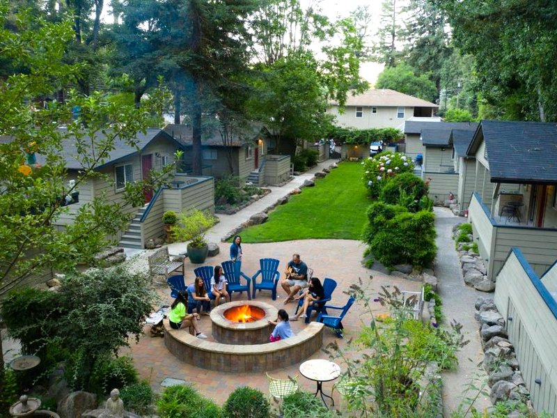 Cottages On River Roadの写真