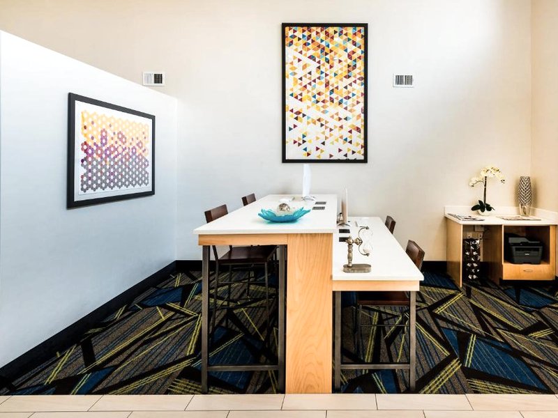 Holiday Inn Express & Suites Charlotte Arpt-Belmont by IHGの写真