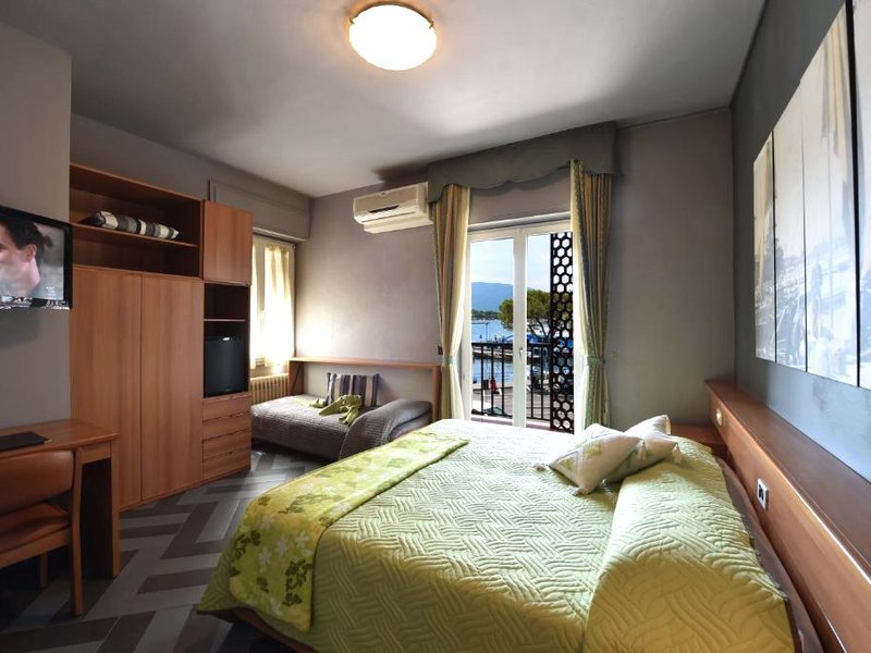 AMBRA HOTEL - The only central lakeside hotel in Iseoの写真