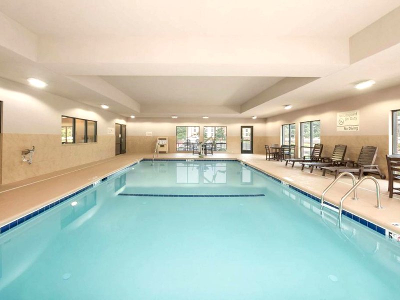 Hampton Inn & Suites Lavoniaの写真