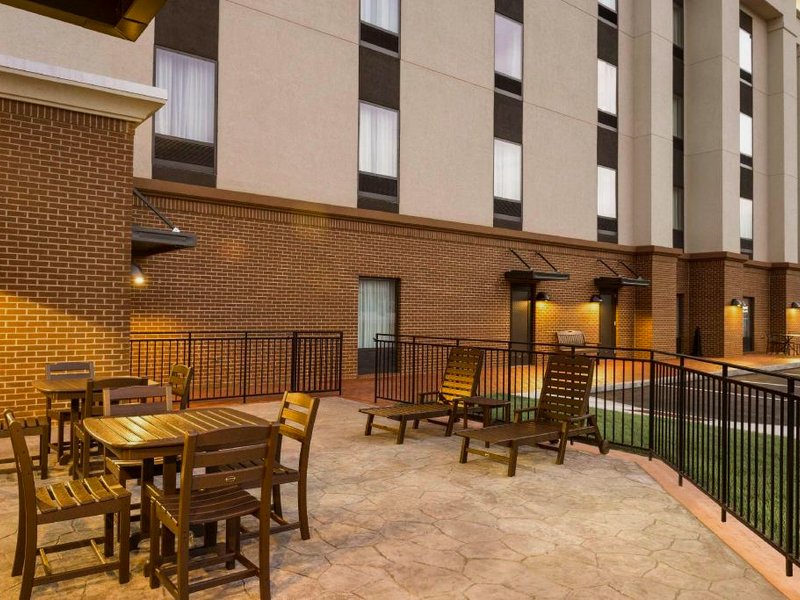 Hampton Inn & Suites Lavoniaの写真