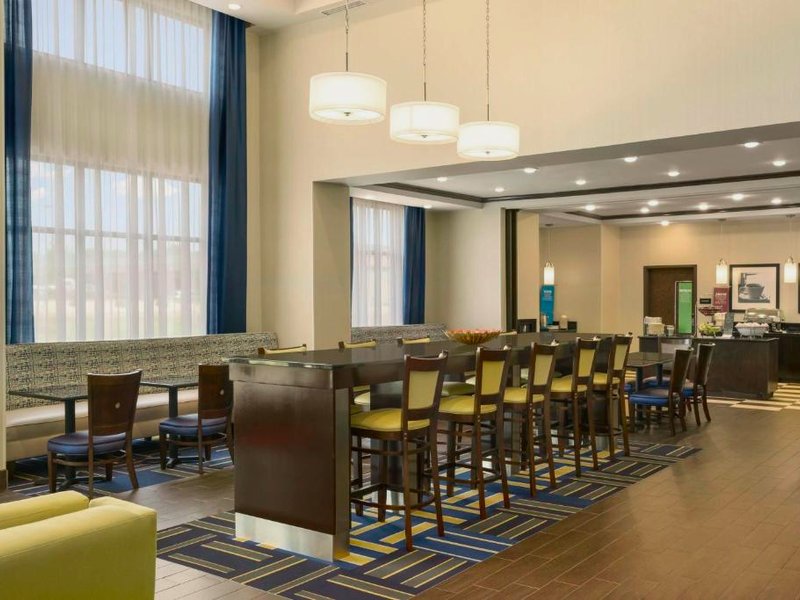 Hampton Inn & Suites Lavoniaの写真