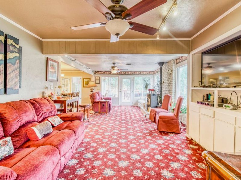 ア ベッド オブ ローゼズ (A Bed of Roses)の写真