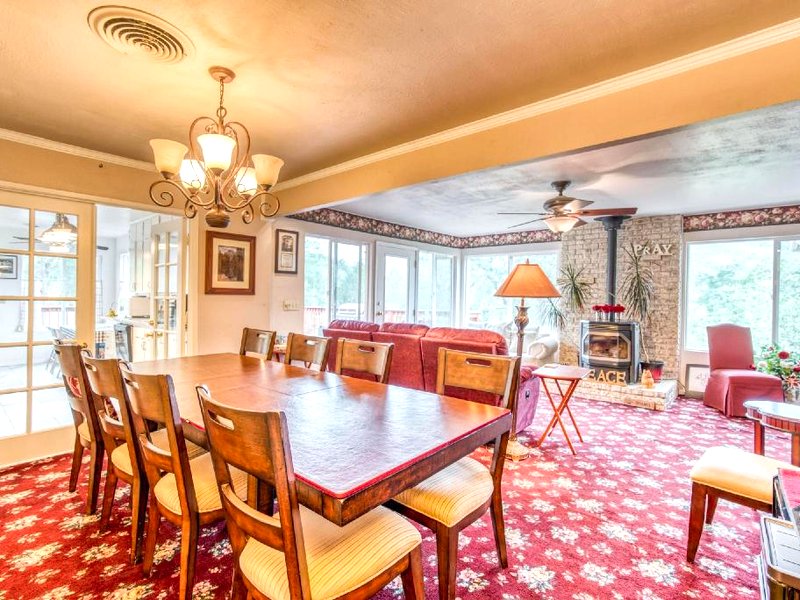 ア ベッド オブ ローゼズ (A Bed of Roses)の写真