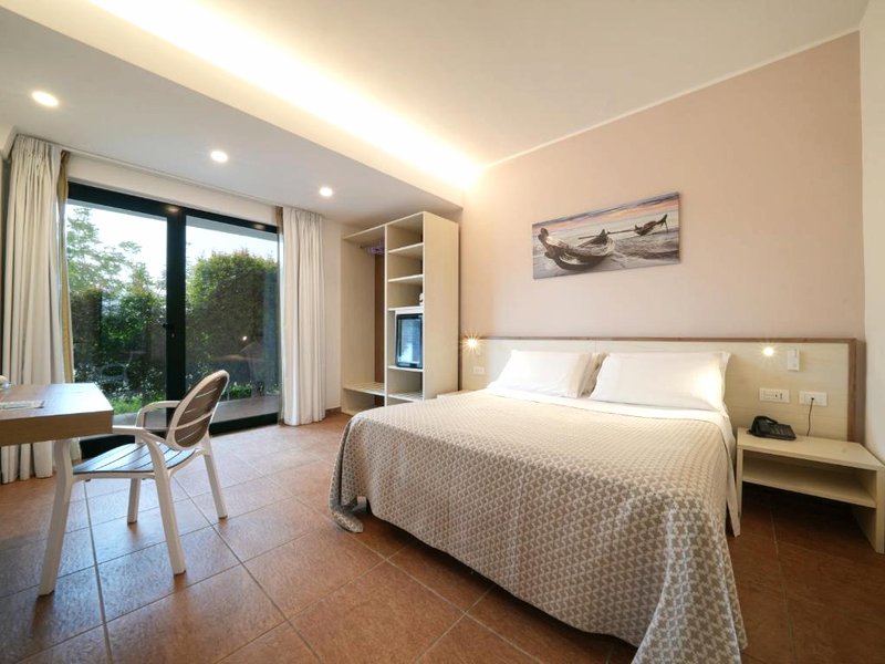 Hotel MARINELLA parking wi-fi spiaggia attrezzataの写真