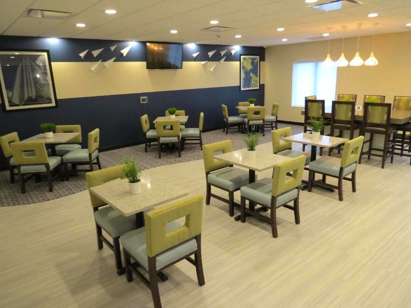 Spark by Hilton Erieの写真