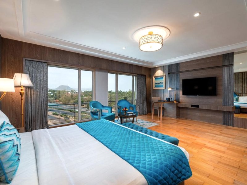 エクスプレス イン ザ ビジネス ラグジュアリー ホテル (Express Inn The Business Luxury Hotel)の写真