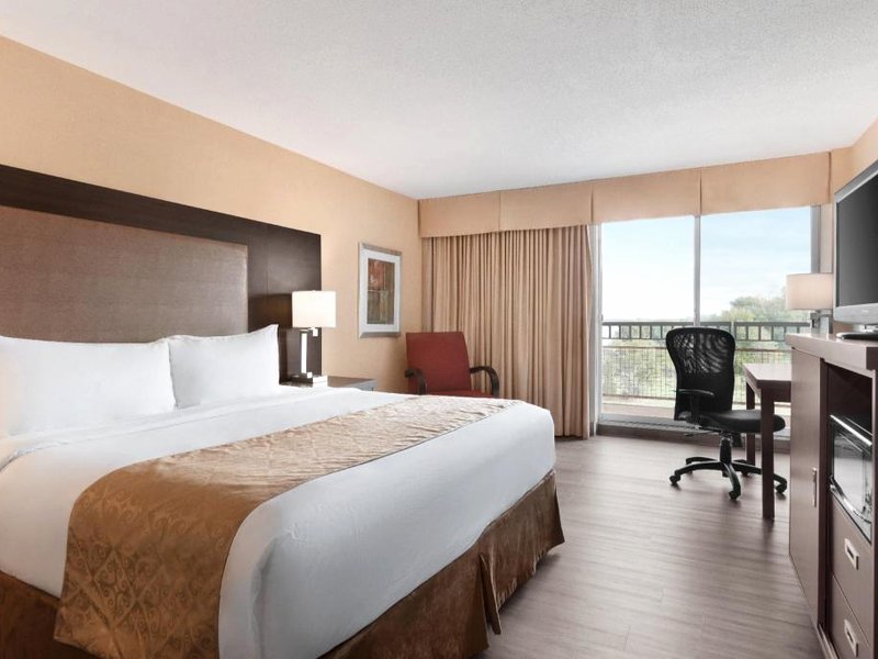 Ramada on the Bay Conference Resort Bellevilleの写真