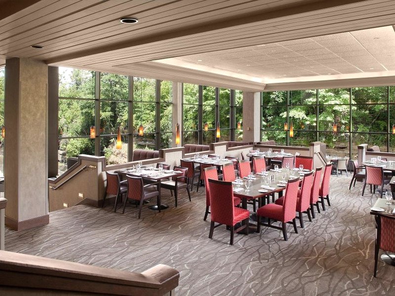 シェラトン スイーツ アクロン カヤホガ フォールズ (Sheraton Suites Akron Cuyahoga Falls)の写真