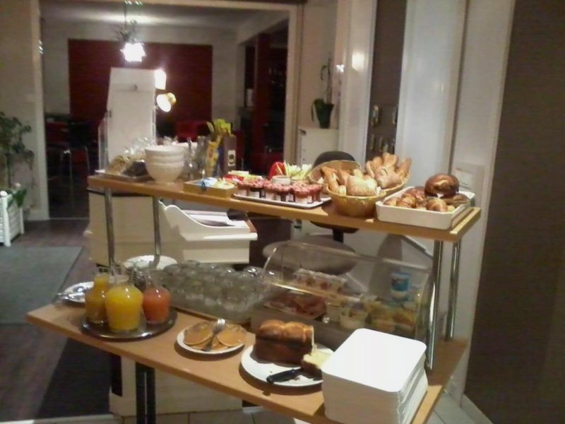 Contact Hotel du Cerfの写真