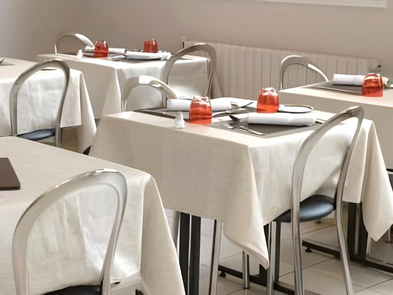 Contact Hotel du Cerfの写真