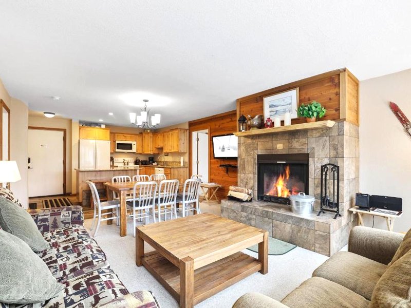 2 Bedroom Kirkwood Condo – Across the Street from Village condoの写真