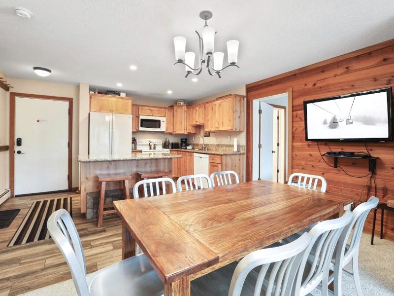 2 Bedroom Kirkwood Condo – Across the Street from Village condoの写真