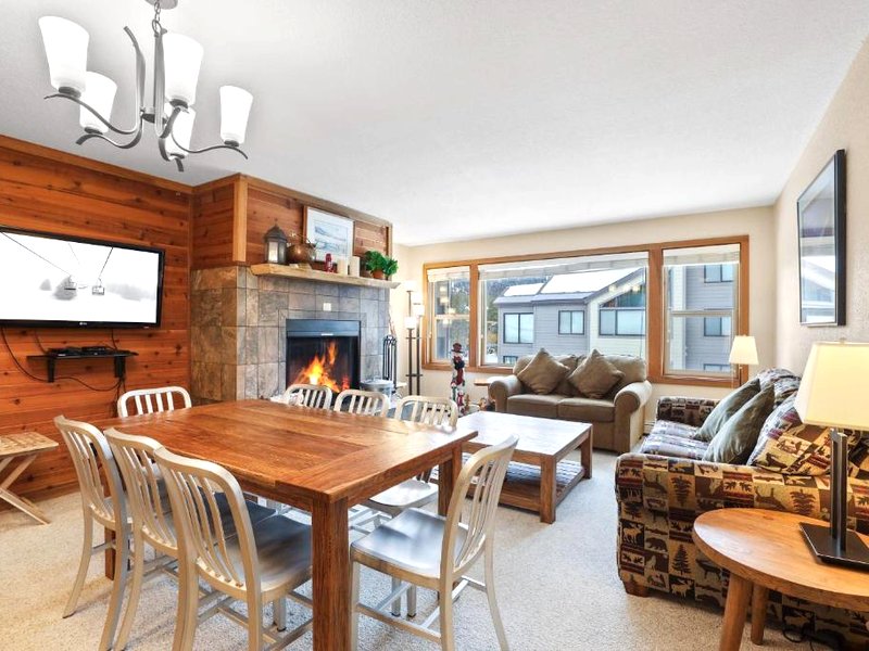 2 Bedroom Kirkwood Condo – Across the Street from Village condoの写真