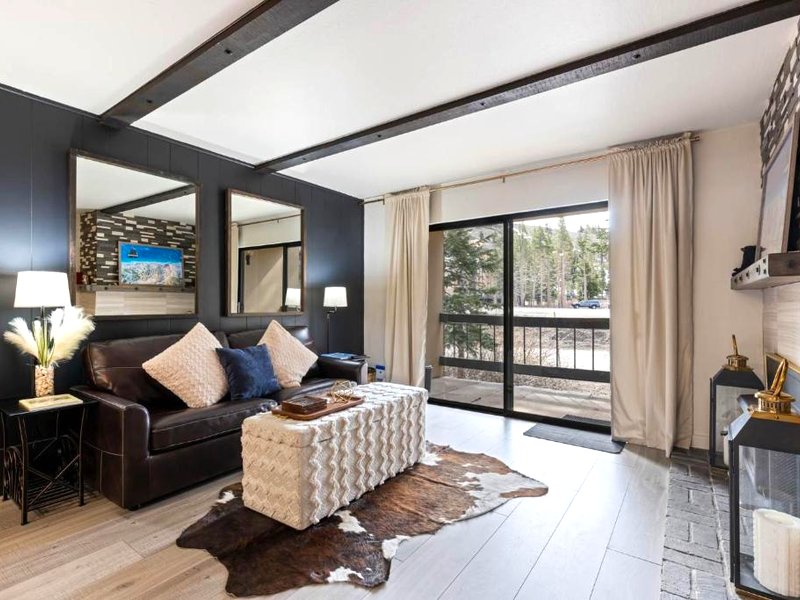 Luxurious 2 Bedroom Base Camp Condo - Steps from Kirkwood Village condoの写真