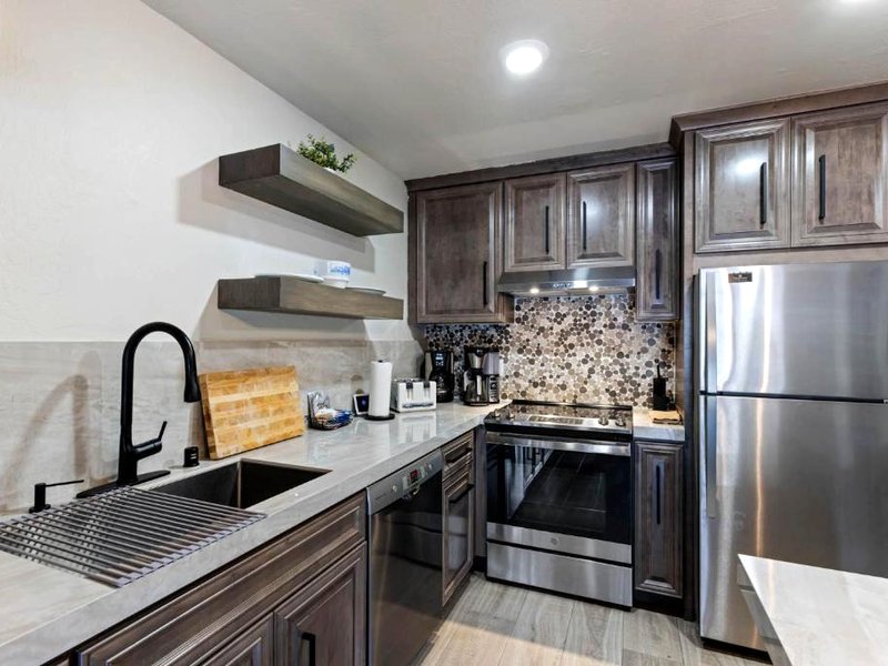 Luxurious 2 Bedroom Base Camp Condo - Steps from Kirkwood Village condoの写真