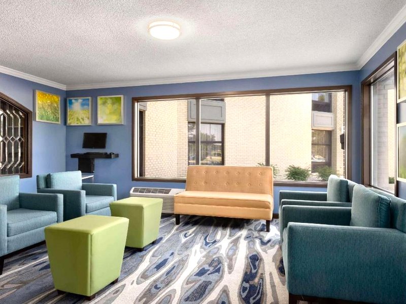 Days Inn & Suites by Wyndham Merrillvilleの写真