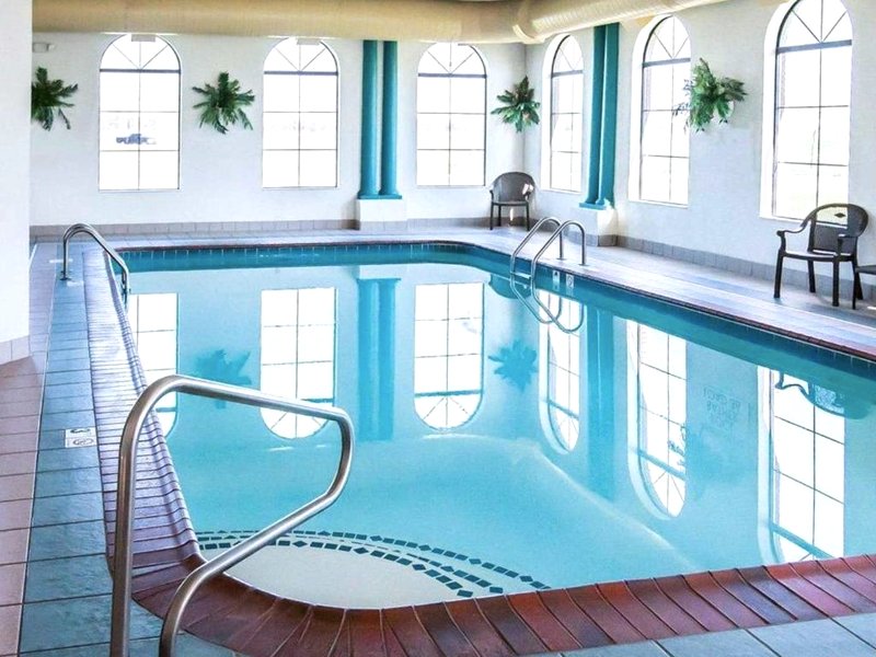 Days Inn & Suites by Wyndham Merrillvilleの写真